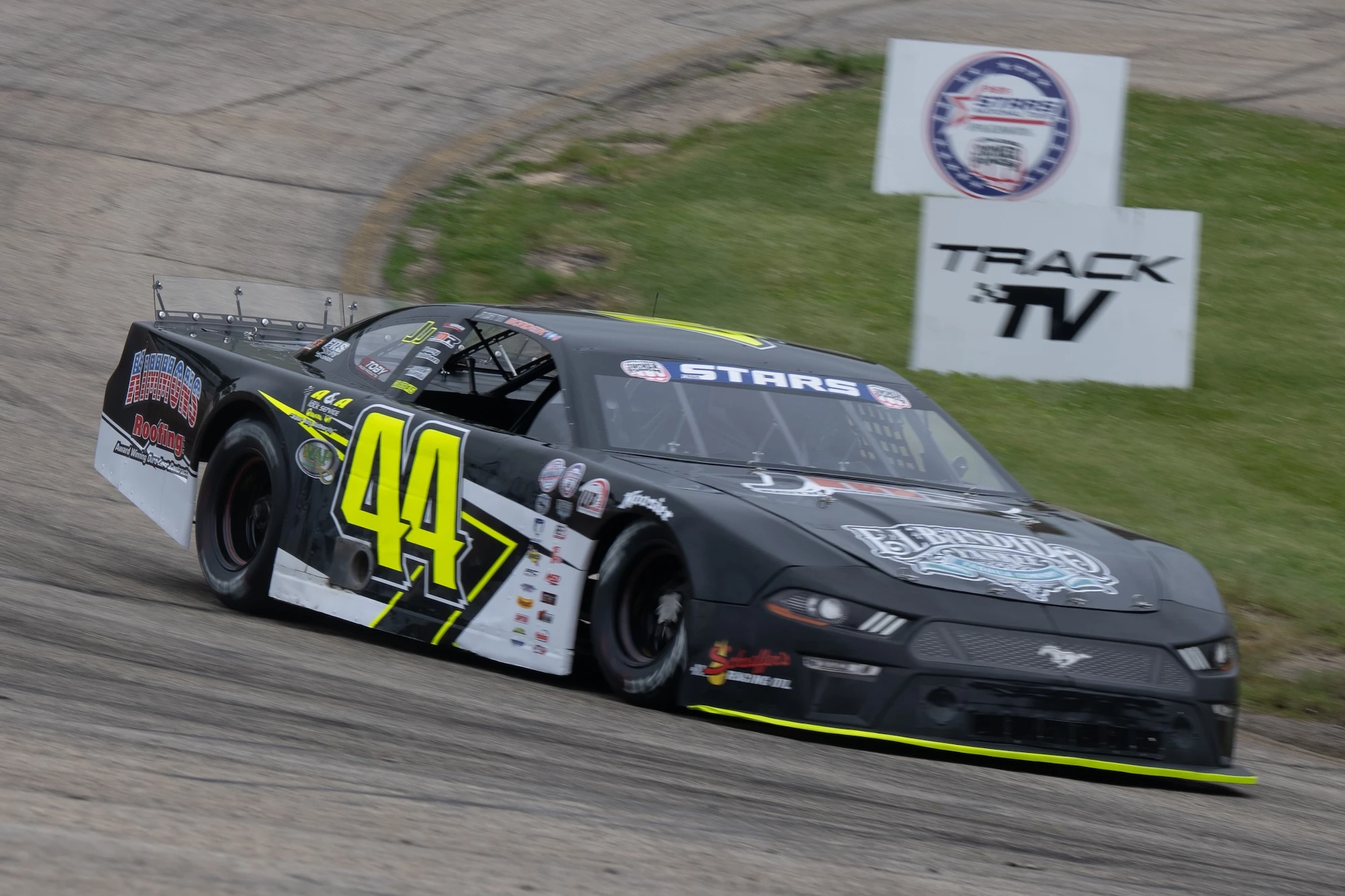 News: Justin Mondeik Back in El Bandido Yankee Tequila Race Car for 56th Annual Oktoberfest Weekend at LaCrosse Fairgrounds Speedway / Click to Read